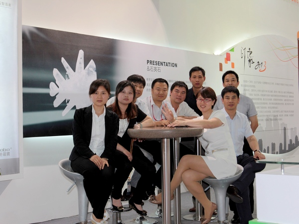 蒂羅寶展會(huì)合影